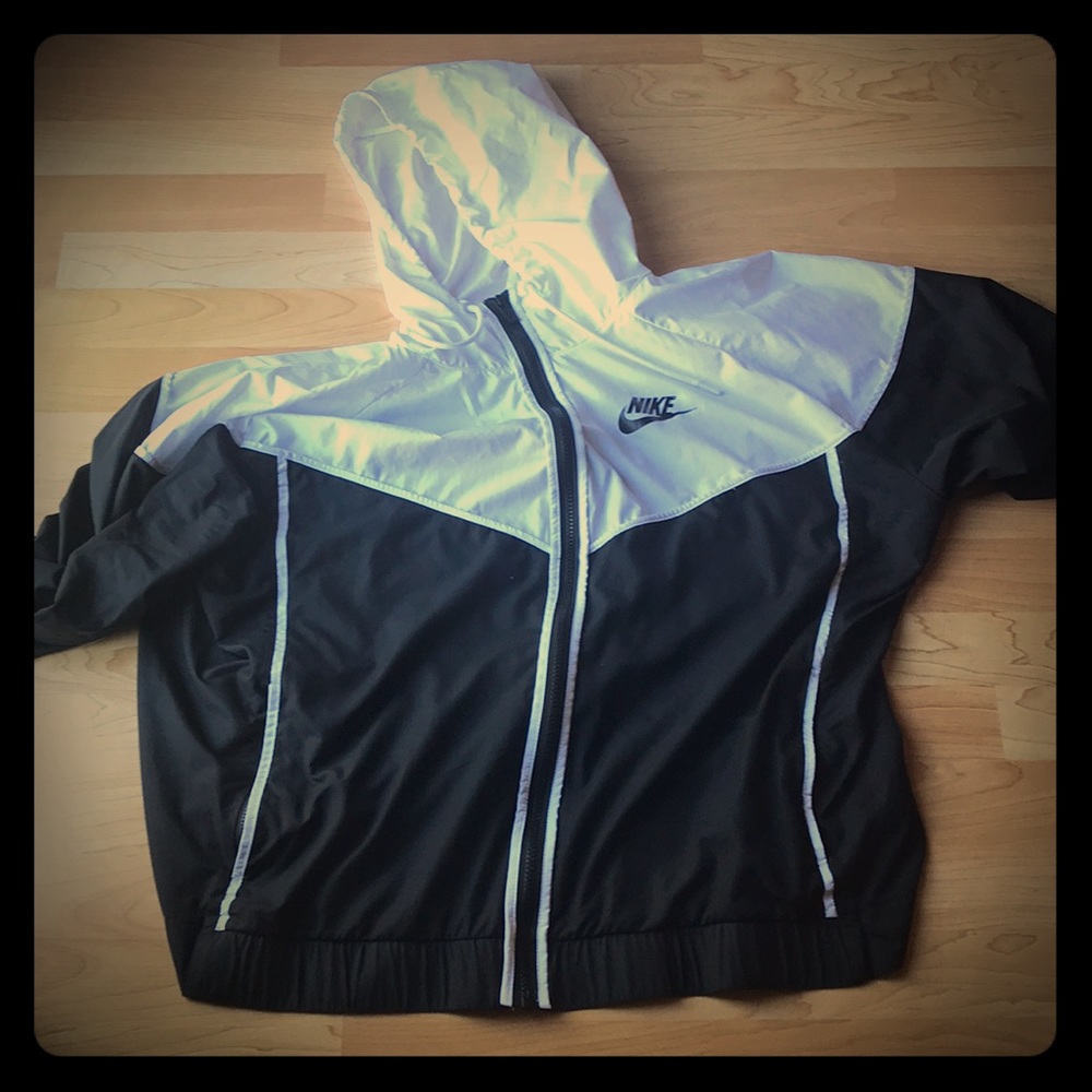 Women’s Nike 3XL Running Jacket.
